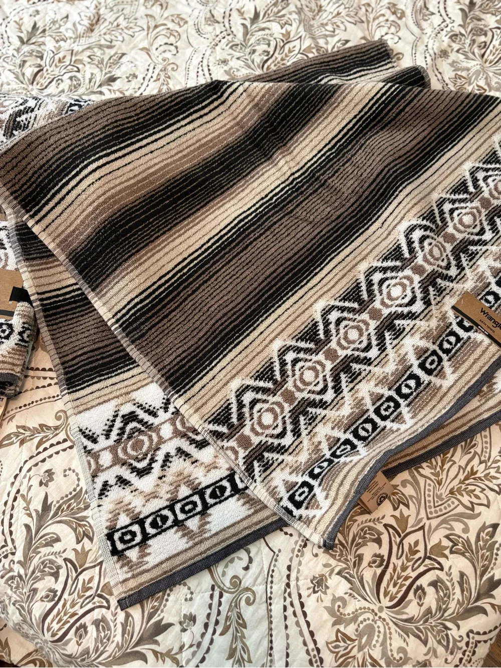 Wrangler 4-Piece Towel Set in Beige, Brown & Black NWT